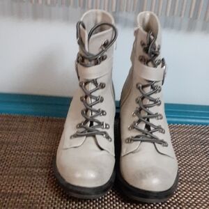 2 Lips Too lite gray Lace-Up Boots